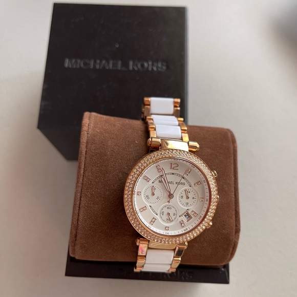 Michael Kors rose gold watch. - Picture 1 of 5